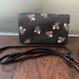 COACH FOLDOVER CROSSBODY CLUTCH WITH FLORAL BOW PRINT